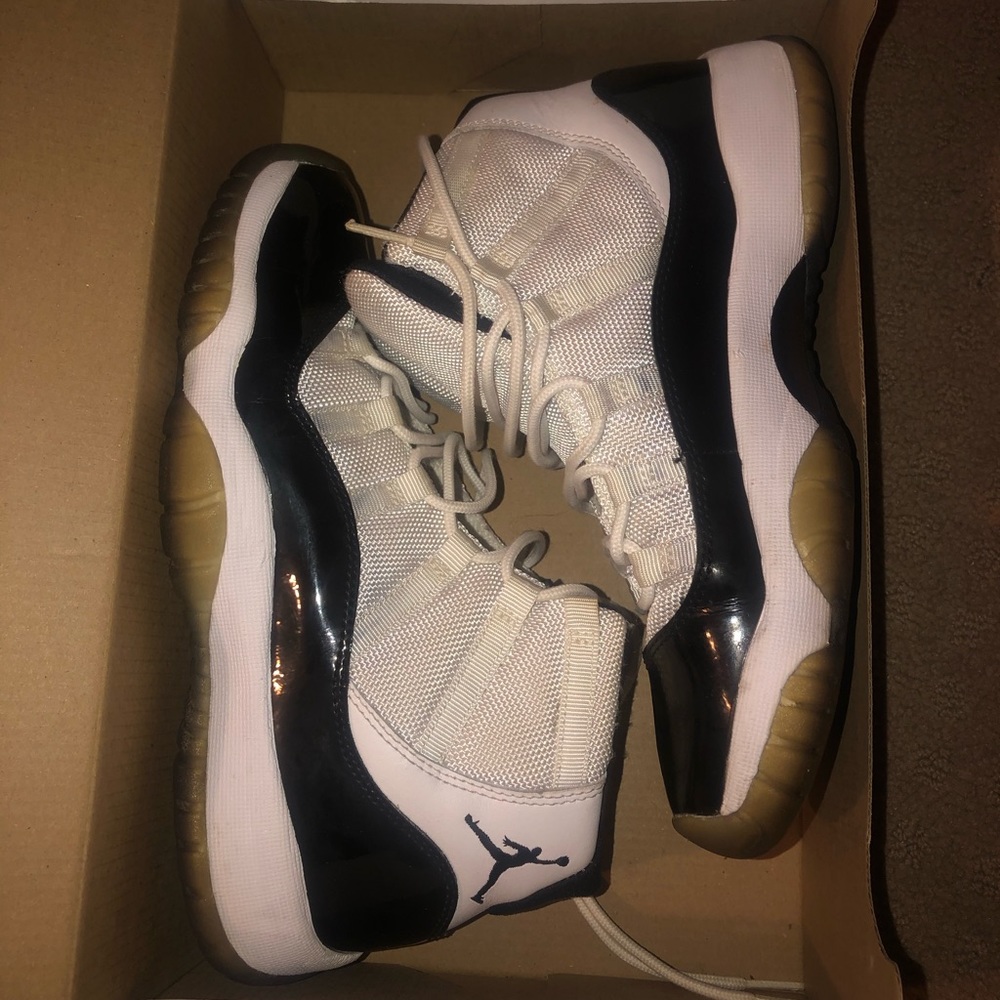 Air Jordan 11 concord